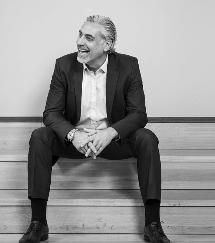 Rainer Schmitt, Super Connector, seated on wooden steps